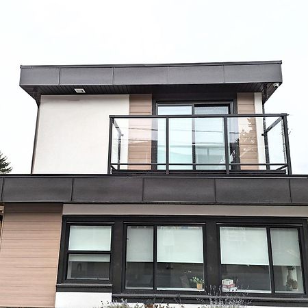 Centrally Located, Modern, 2 Bedroom Home Vancouver Dış mekan fotoğraf