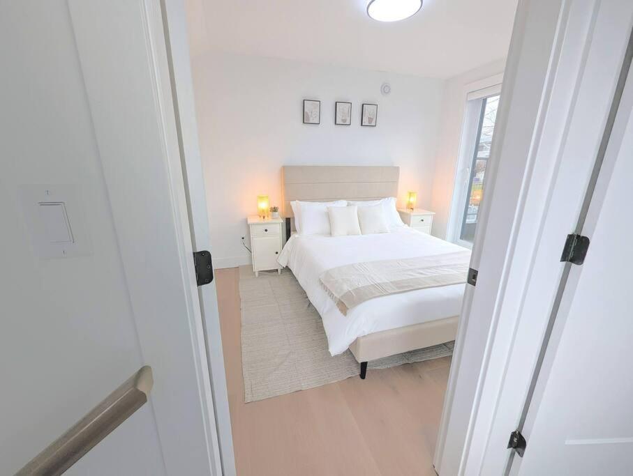 Centrally Located, Modern, 2 Bedroom Home Vancouver Dış mekan fotoğraf