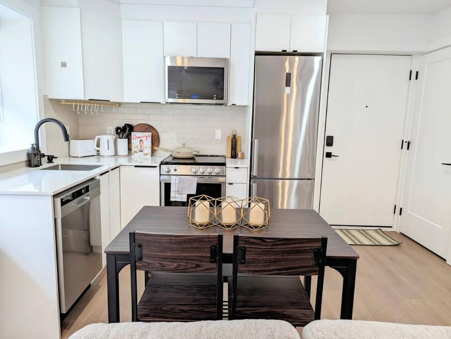 Centrally Located, Modern, 2 Bedroom Home Vancouver Dış mekan fotoğraf