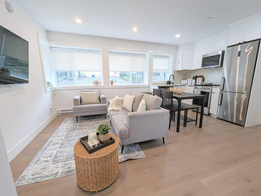 Centrally Located, Modern, 2 Bedroom Home Vancouver Dış mekan fotoğraf