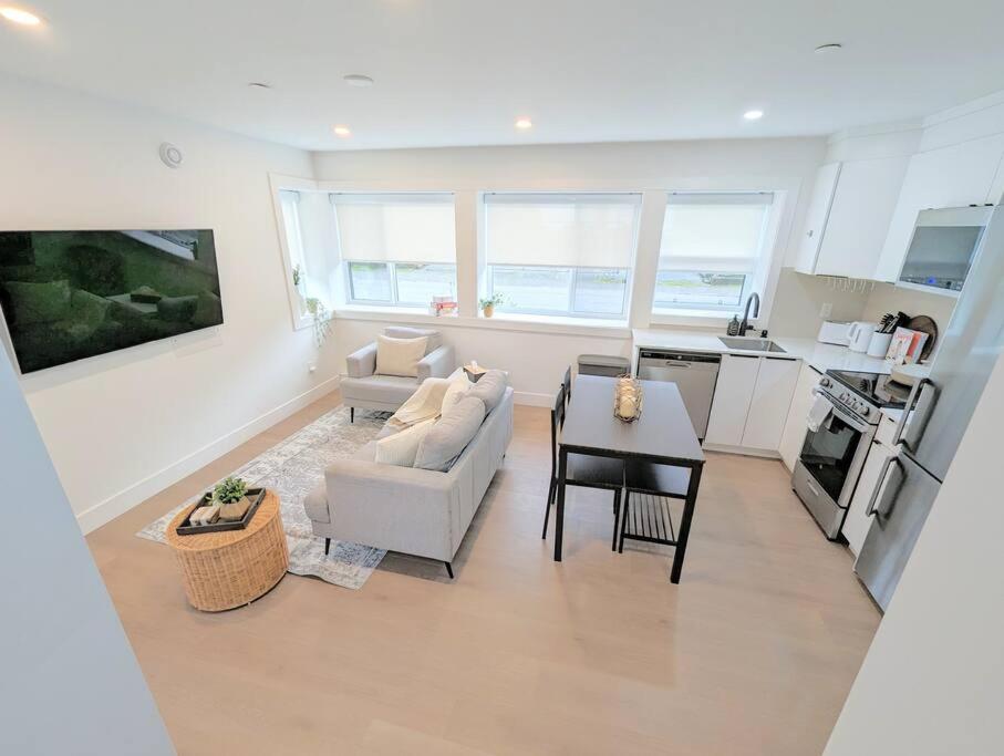 Centrally Located, Modern, 2 Bedroom Home Vancouver Dış mekan fotoğraf